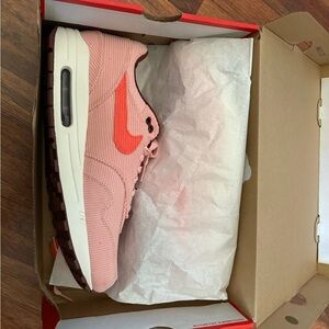 Nike Women's Pink and Orange Sneakers